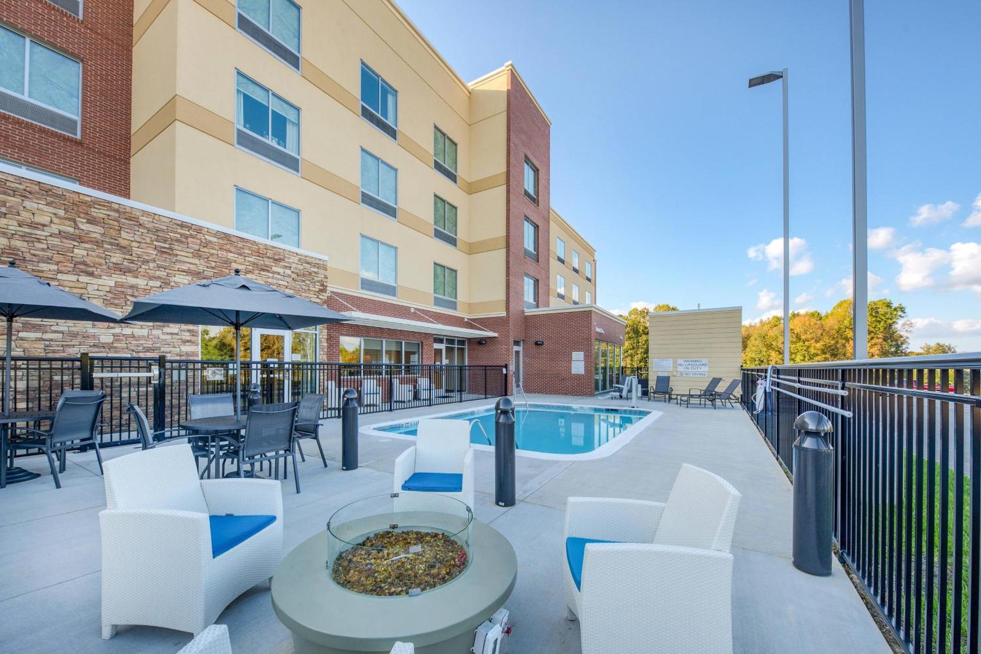 Fairfield Inn & Suites By Marriott Charlotte Belmont Экстерьер фото